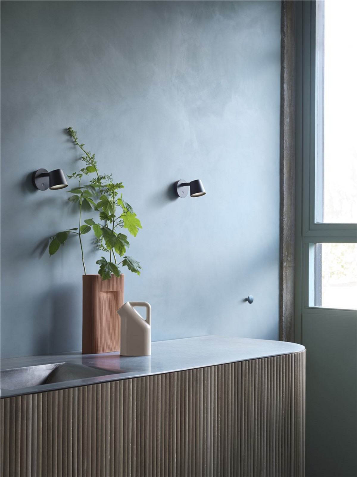 Alternativ bild 1 för Muuto - Tip Vägglampa Grey